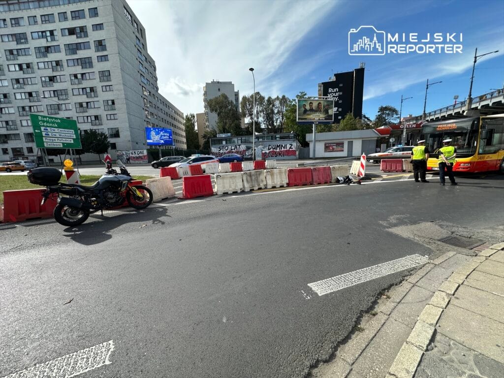 sag seritten sola donen bir belediye otobusu bir motosiklete carpti i ki kisi hastaneye kaldirildi 11409