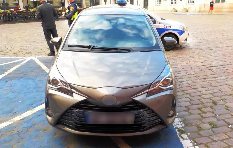 'sahte engelli park kartı' olan 90 yaşında bir adam. Aktivistler tarafından rapor edildi 1 Sahte engelli park karti olan 90 yasinda bir adam aktivistler tarafindan rapor edildi 12874