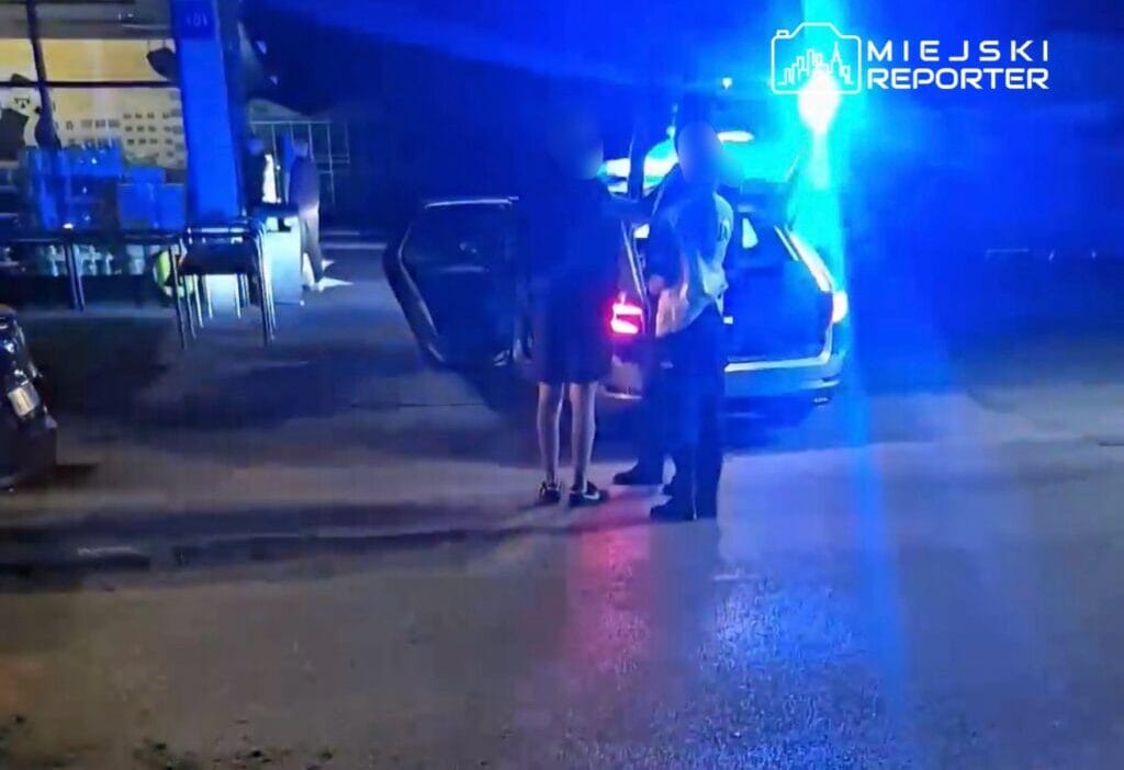 Sarhos bir ukrayna vatandasi bialoleka sokaklarinda araba kullaniyordu 20 yasindaki genc gozaltina alindi 11421