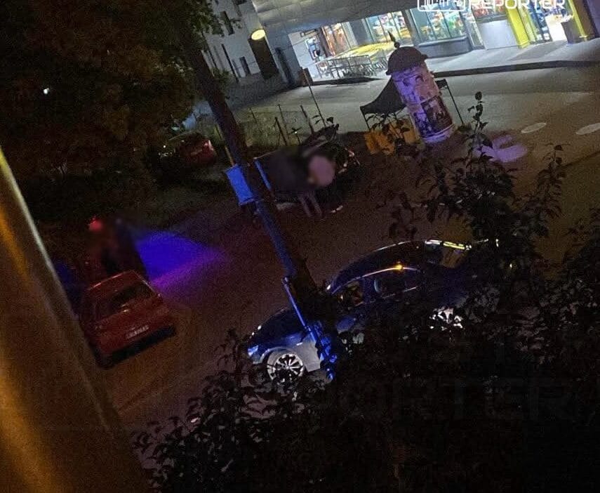 Sarhoş bmw sürücüsü geri geri giderken bir arabaya çarptı. Neredeyse yüzde 2 sarhoştu. 1 Sarhos bmw surucusu geri geri giderken bir arabaya carpti neredeyse yuzde 2 sarhostu 8630