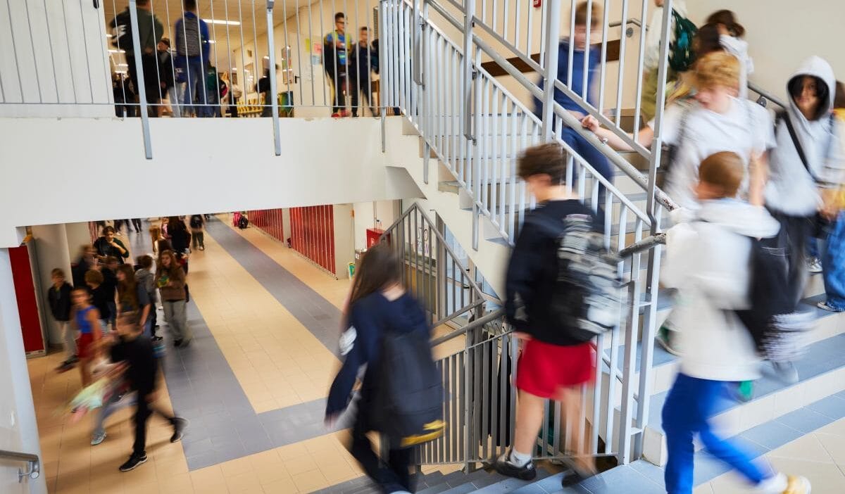 "sarhoş olacağım". Okul yılının başında tartışmalı bir şarkı. Okul kendini açıklıyor. 1 Sarhos olacagim okul yilinin basinda tartismali bir sarki okul kendini acikliyor 8528