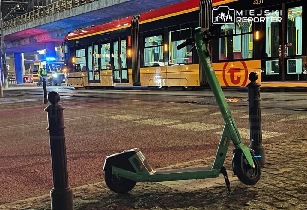 Scooter surucusu kirmizi isikta gecti tramvayin altina girdi 11301