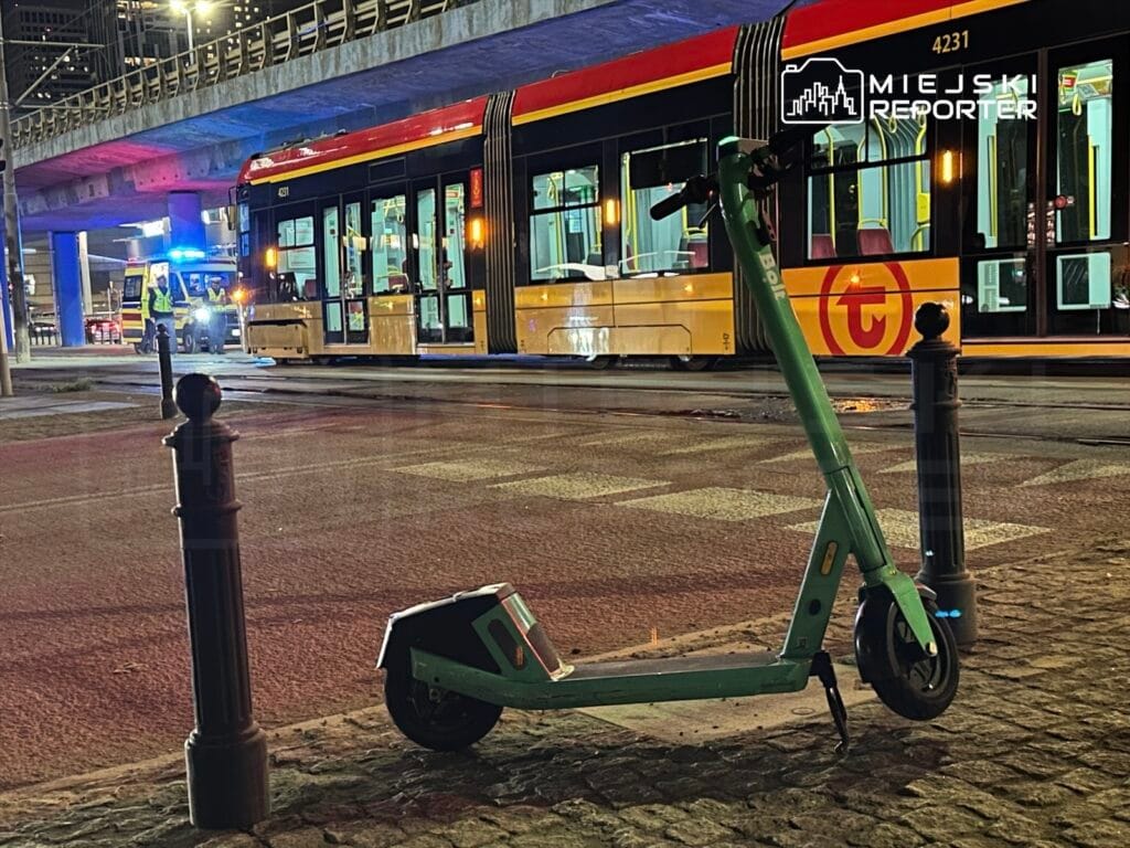 scooter surucusu kirmizi isikta gecti tramvayin altina girdi 11301