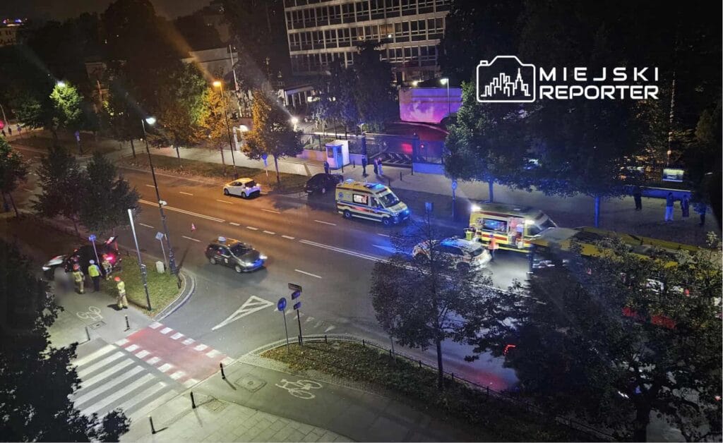 Sehir merkezinde bir otomobil ile bir belediye otobusu carpisti uc kisi yaralandi 11019