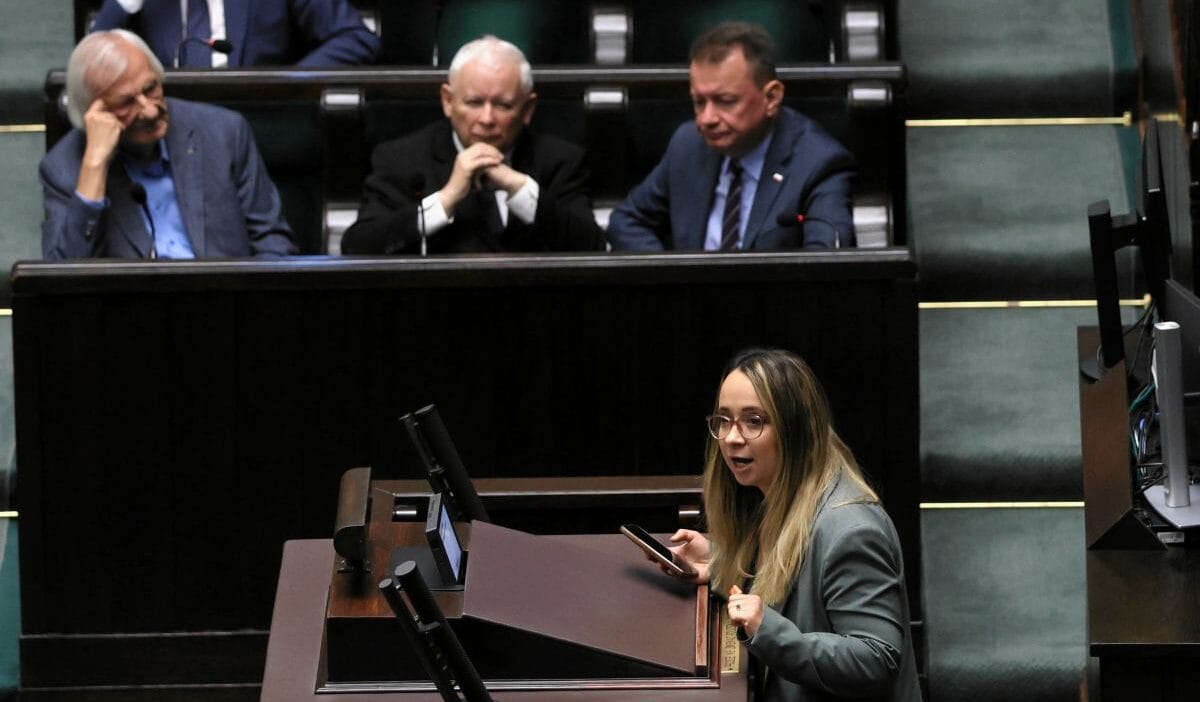 Sejm'de kilometre kavgası. Bir kadın milletvekilinden sert sözler. Holownia cevap veriyor: ben polis olmayacağım 1 Sejm de kilometre kavgasi bir kadin milletvekilinden sert sozler holownia cevap veriyor ben polis olmayacagim 12970