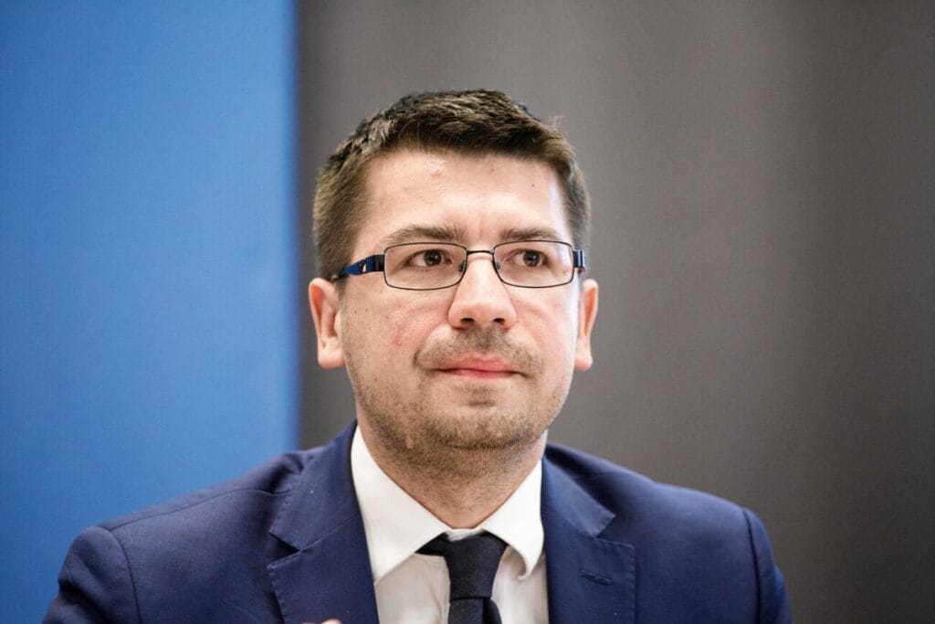 senato mariusz haladyj in nik baskanligina aday gosterilmesini destekledi neredeyse oybirligiyle 11676