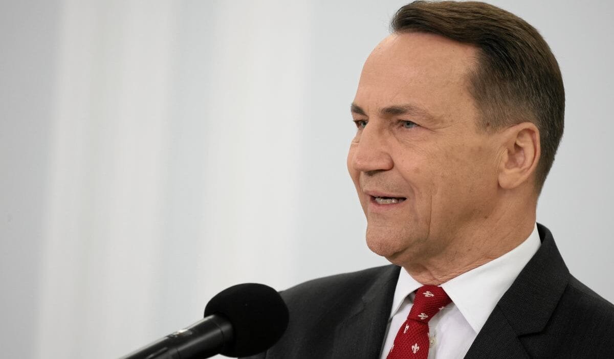 Sikorski nawrocki den is arkadaslarini duzene sokmasini talep eder takinti 12360