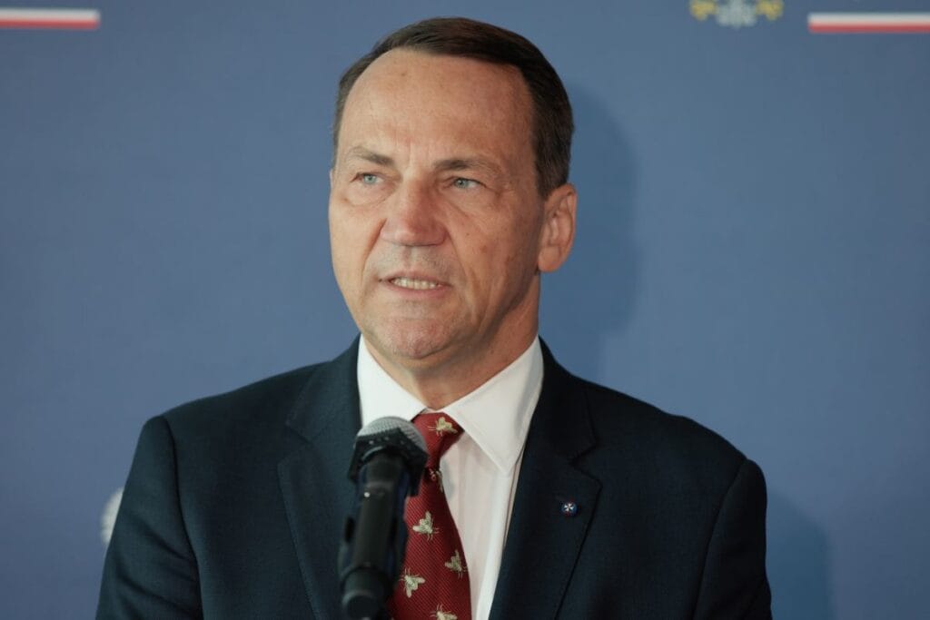 sikorski nin onemli cagrisi oraya gitmemeniz icin size yalvariyorum 10536