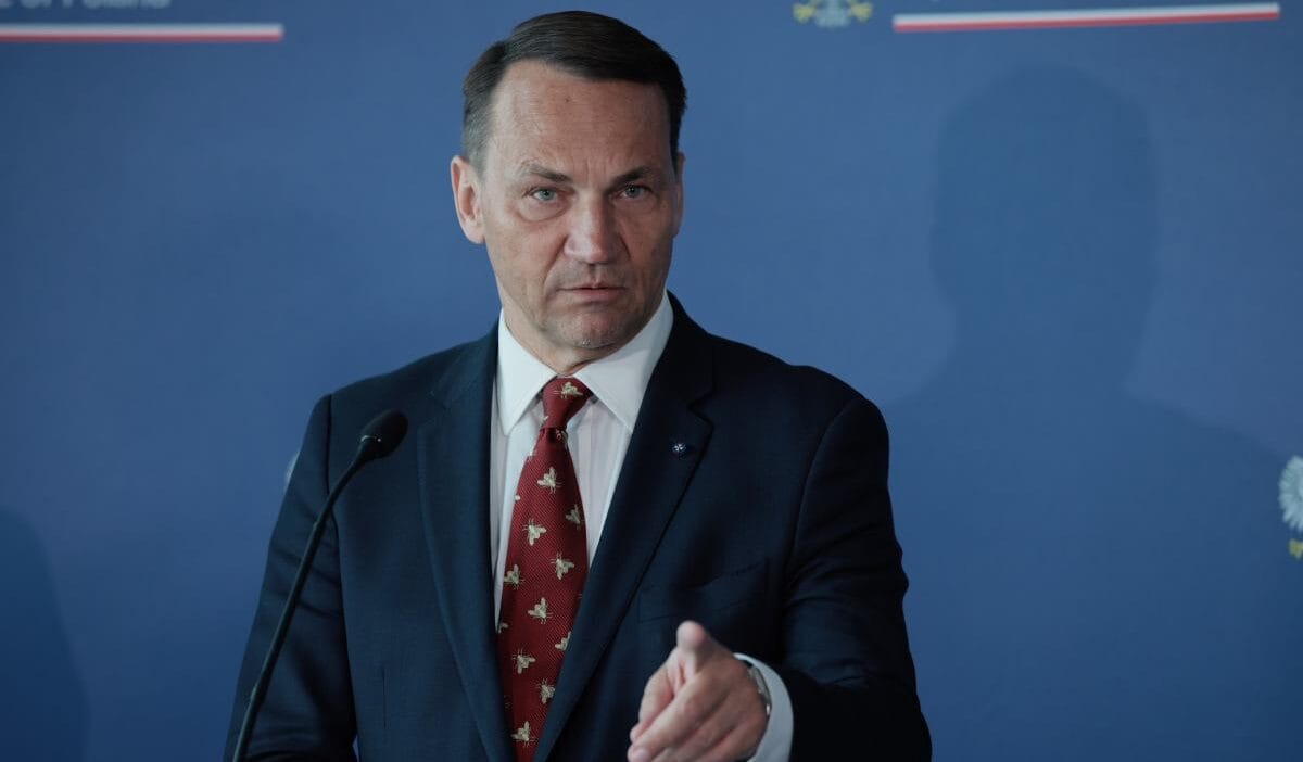 Sikorski: ukrayna üzerinde uçuşa yasak bölge konusunu düşünmeliyiz 1 Sikorski ukrayna uzerinde ucusa yasak bolge konusunu dusunmeliyiz 11220