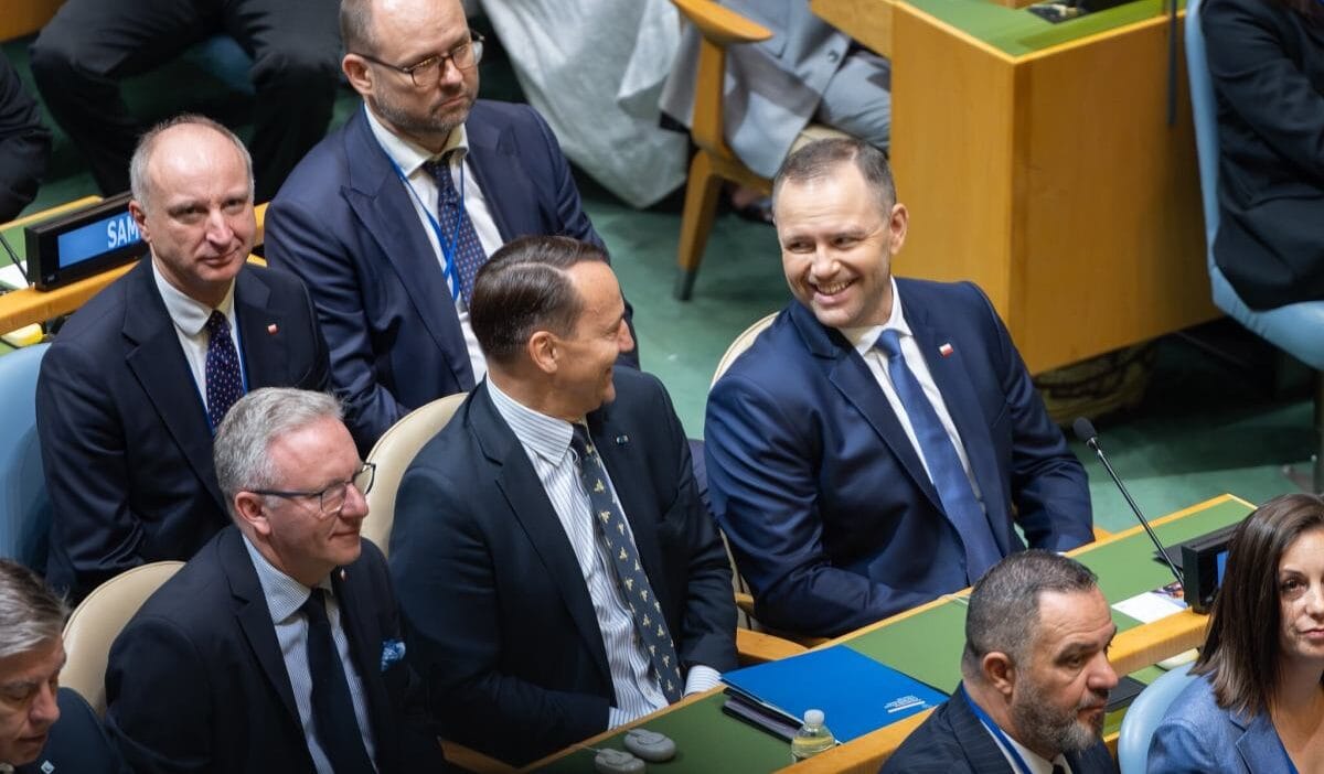 Sikorski ve nawrocki bm de guluyorlar ne hakkinda konustular przydacz ne duydugunu acikliyor 13207