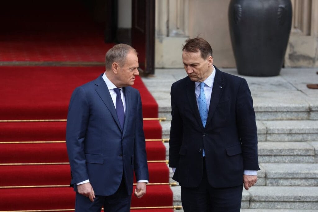 sikorski ye yeni bir gorev mi donald disisleri bakanligi nin basina gececegine dair bahse giriyor 13237