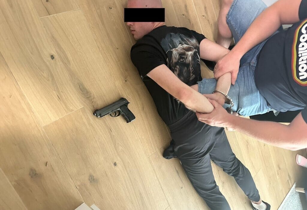 Silah ve uyusturucu tasiyan torunlar gecici olarak tutuklandi 8452