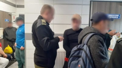 Sinir muhafaza memurlari bir firinda calisan 17 yabanciyi gozaltina aldi 11931