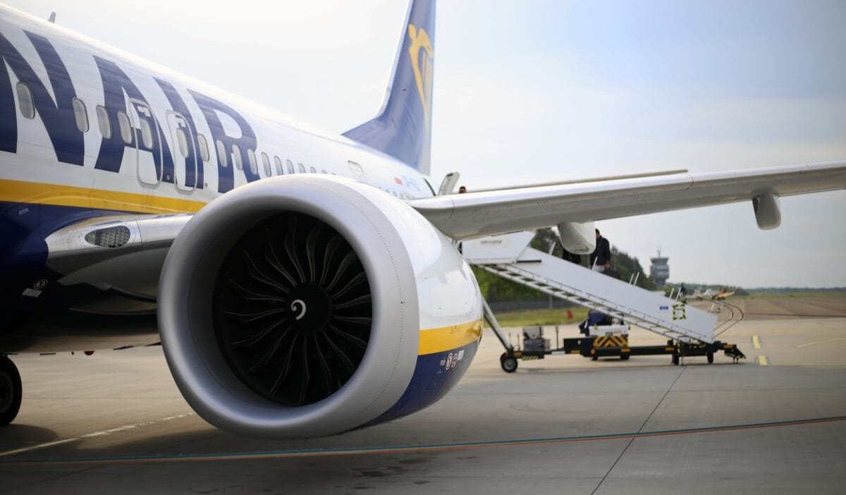 Slovakya varsova dan gelen ucak inemedi gps sinyal paraziti 9851