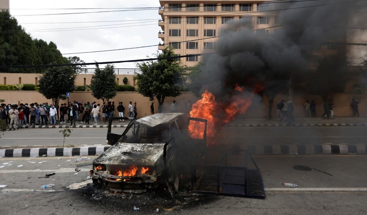 Sosyal medyayı yasakladılar, insanlar sokaklara döküldü. Nepal'de kanlı protestolar. Ölüler var. 1 Sosyal medyayi yasakladilar insanlar sokaklara dokuldu nepal de kanli protestolar oluler var 9881