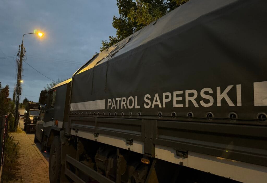 Sovyet döneminden kalma bir tanksavar füze rampasına benzeyen bir nesne bulundu. Askeri polis bölgede operasyon yapıyor 1 Sovyet doneminden kalma bir tanksavar fuze rampasina benzeyen bir nesne bulundu askeri polis bolgede operasyon yapiyor 10920