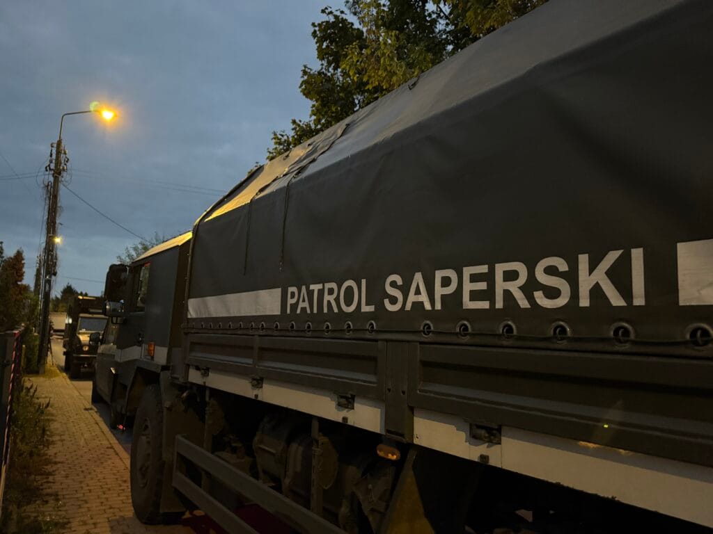 sovyet doneminden kalma bir tanksavar fuze rampasina benzeyen bir nesne bulundu askeri polis bolgede operasyon yapiyor 10920