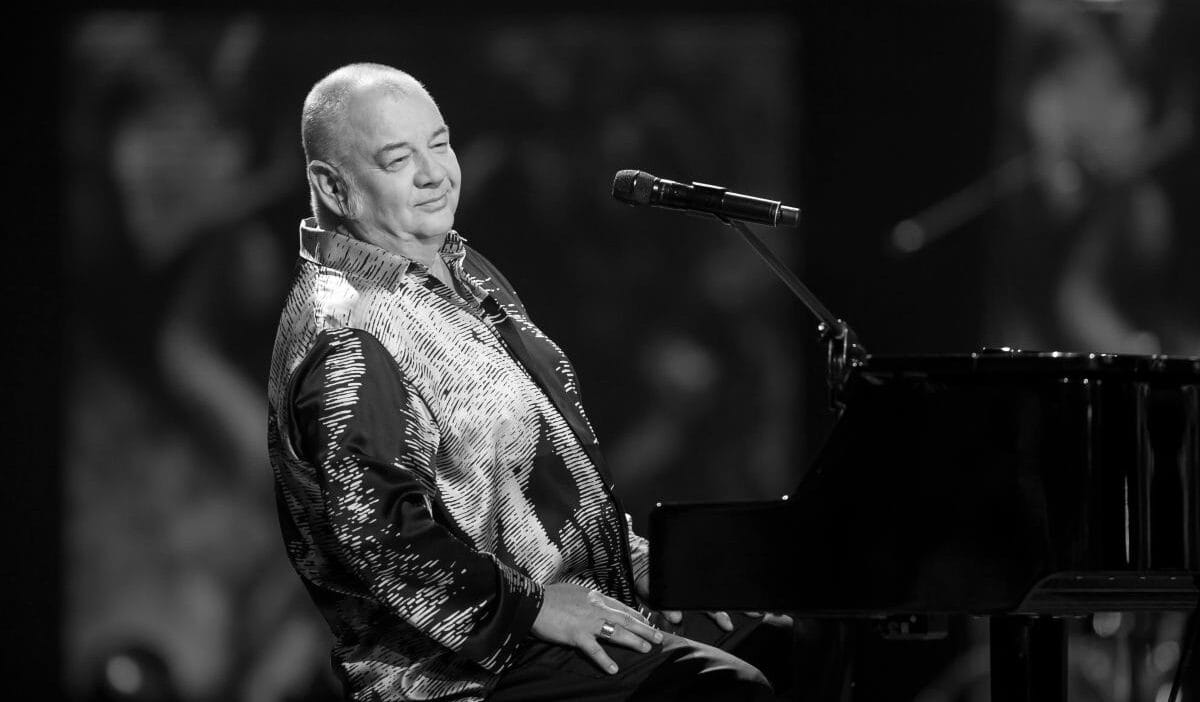 Stanislaw soyka'ya ölümünden sonra madalya verildi. Cenaze töreninde karol nawrocki'den gelen bir mektup okundu 1 Stanislaw soyka ya olumunden sonra madalya verildi cenaze toreninde karol nawrocki den gelen bir mektup okundu 9761