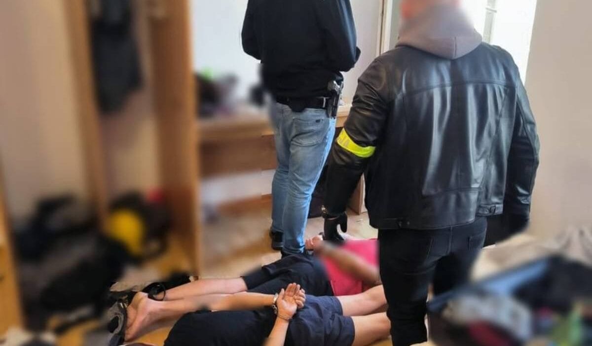 Tahnitcinin kafasina silah dayamislar 27 yasindaki adam hic beklemedikleri bir sey yapti 12157