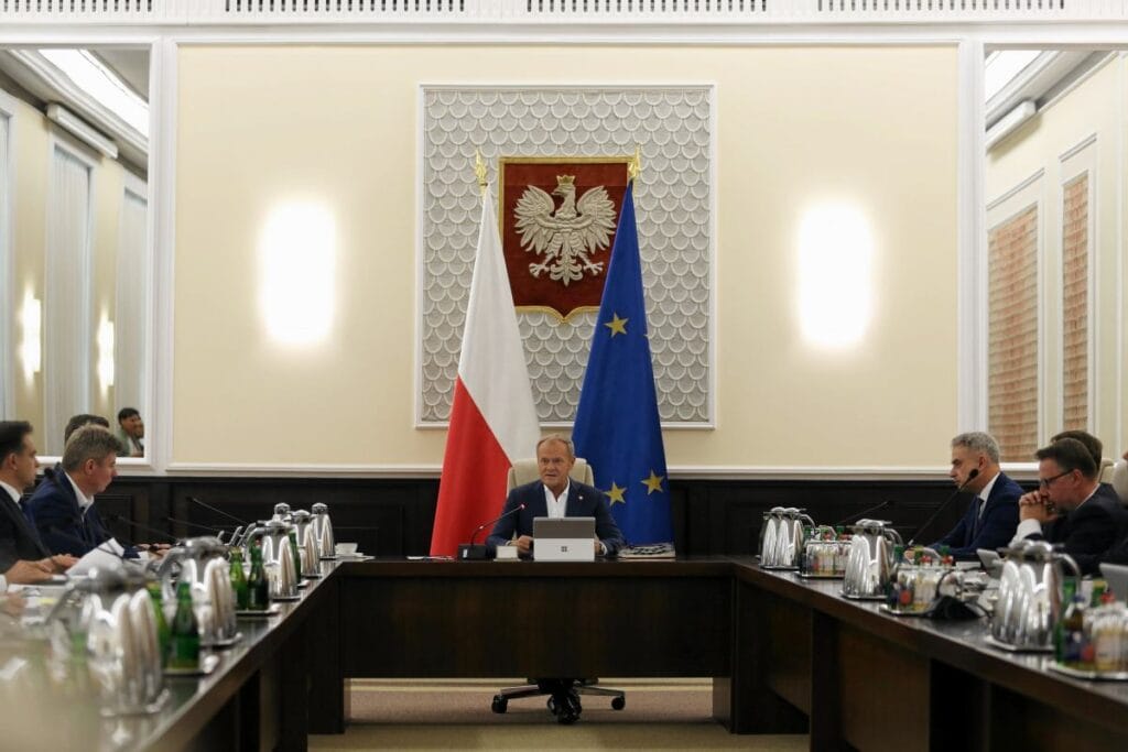 tehdit uzerine acil bir kabine toplantisi cagrisi yapildi bbn yeni bir bildiri yayinladi 10127