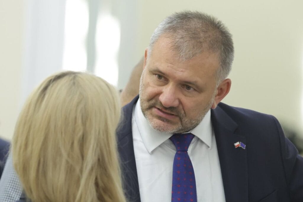 tk baskaninin esi gorevini kaybetti waldemar urek 9014