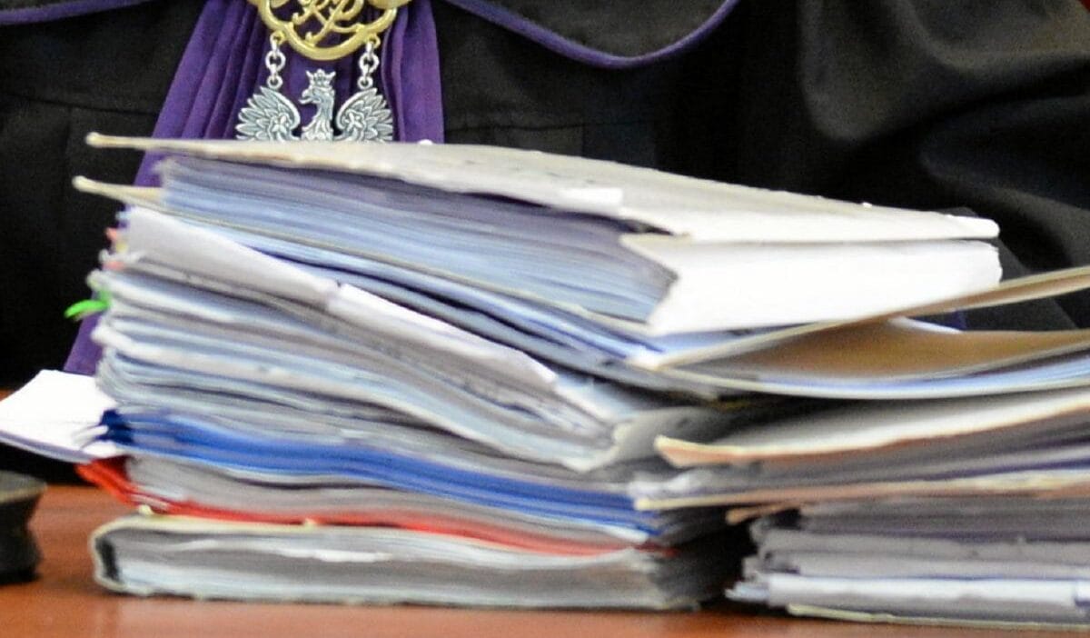 Tomasz komenda nin haksiz yere mahkum edildigi dava geri dondu tazminat talep ediyorlar 14114