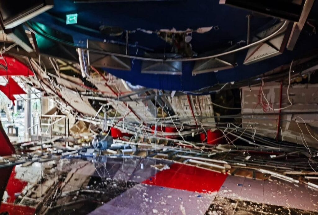 torun daki bir alisveris merkezinde tehlikeli bir olay yasandi 1 400 kisi tahliye edildi 11286