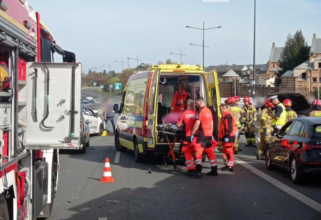 Trasa azienkowska da uc arac carpisti trafik tamamen tikandi 13514