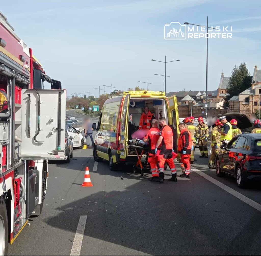 trasa azienkowska da uc arac carpisti trafik tamamen tikandi 13514