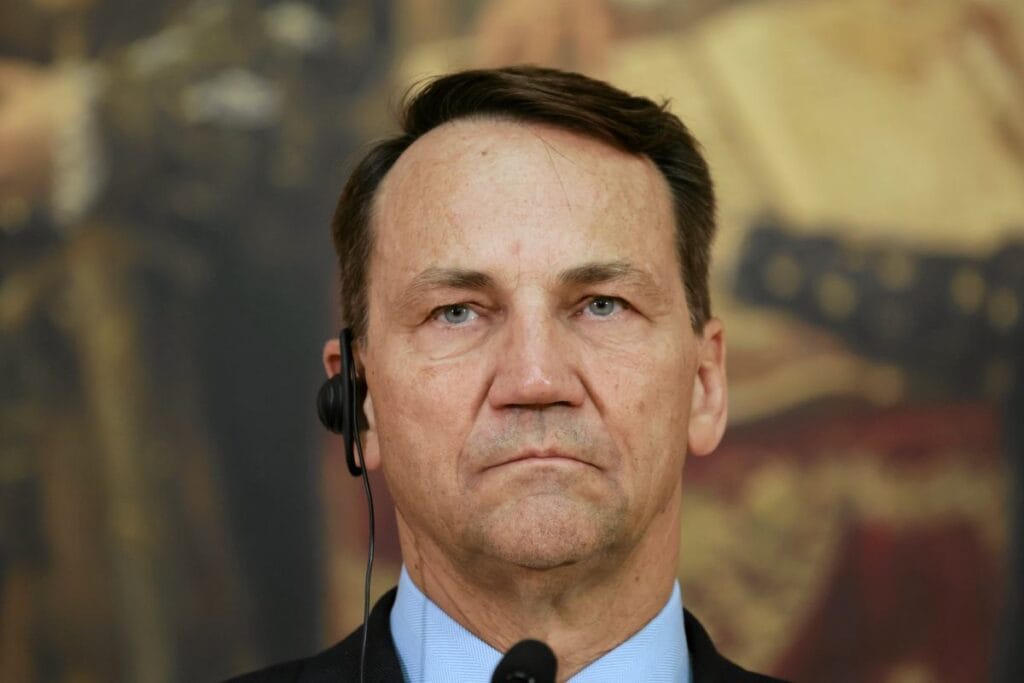 trump in nato ve rusya konusundaki en onemli aciklamasi sikorski tek kelimeyle yorumladi 12808