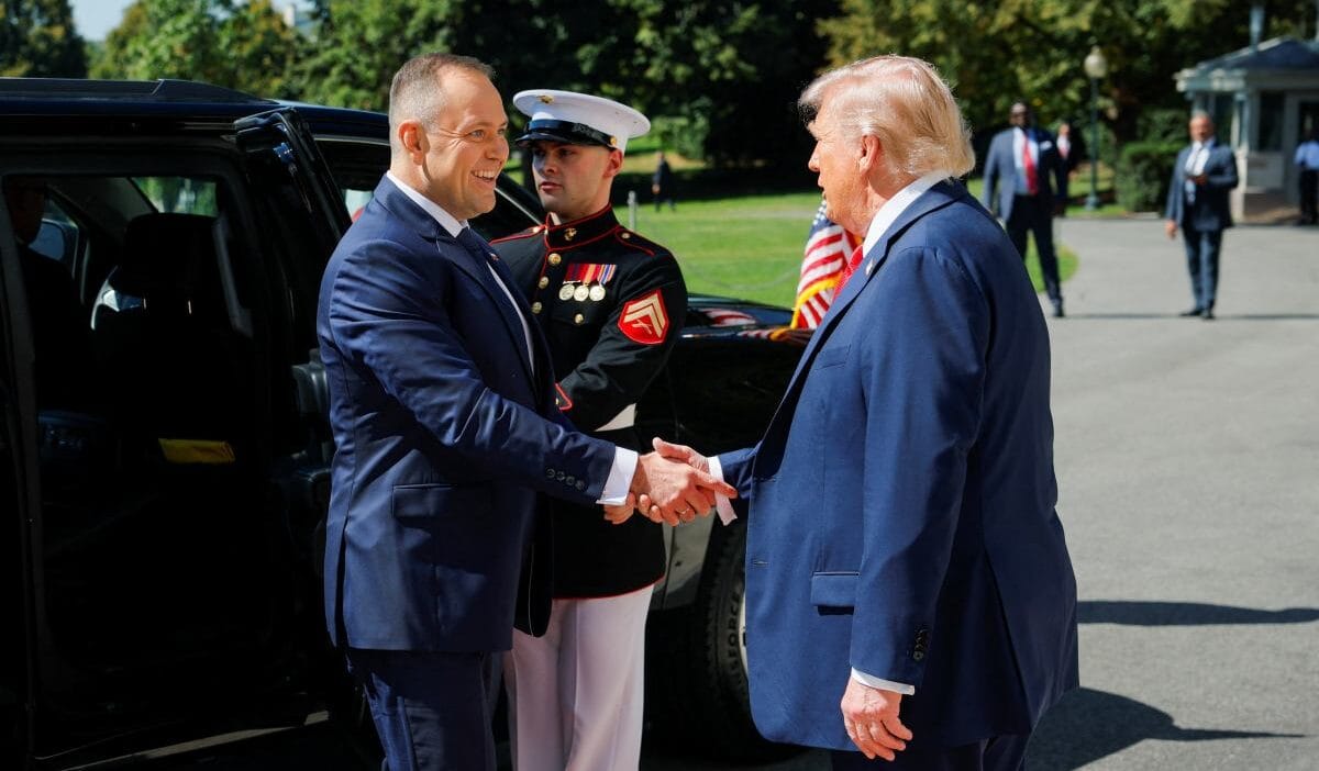 Trump in politikasi polonya nin lehine mi polonyalilarin neredeyse yarisinin supheleri var sondage 9047