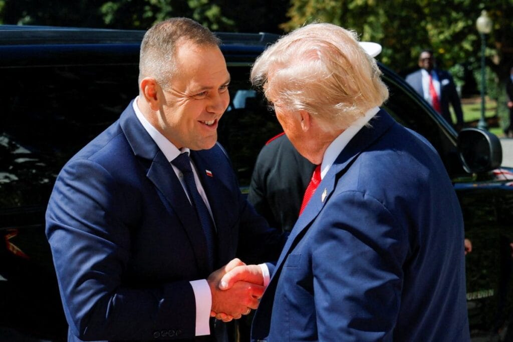 trump nawrocki ye rus insansiz hava araclari hakkinda ne soyledi olumlu bir izlenim birakti 10542