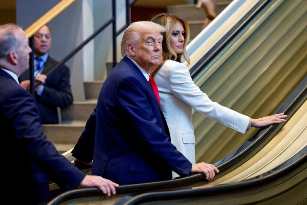 trump olayi yuruyen merdiveni kim durdurdu bm sucluyu ortaya cikardi 12880