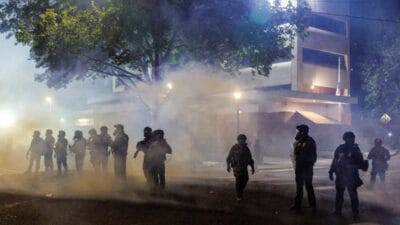 Trump orduyu portland sokaklarına gönderiyor. "tam güç" kullanmak için yeşil ışık yaktı. 2 Trump orduyu portland sokaklarina gonderiyor tam guc kullanmak icin yesil isik yakti 13568