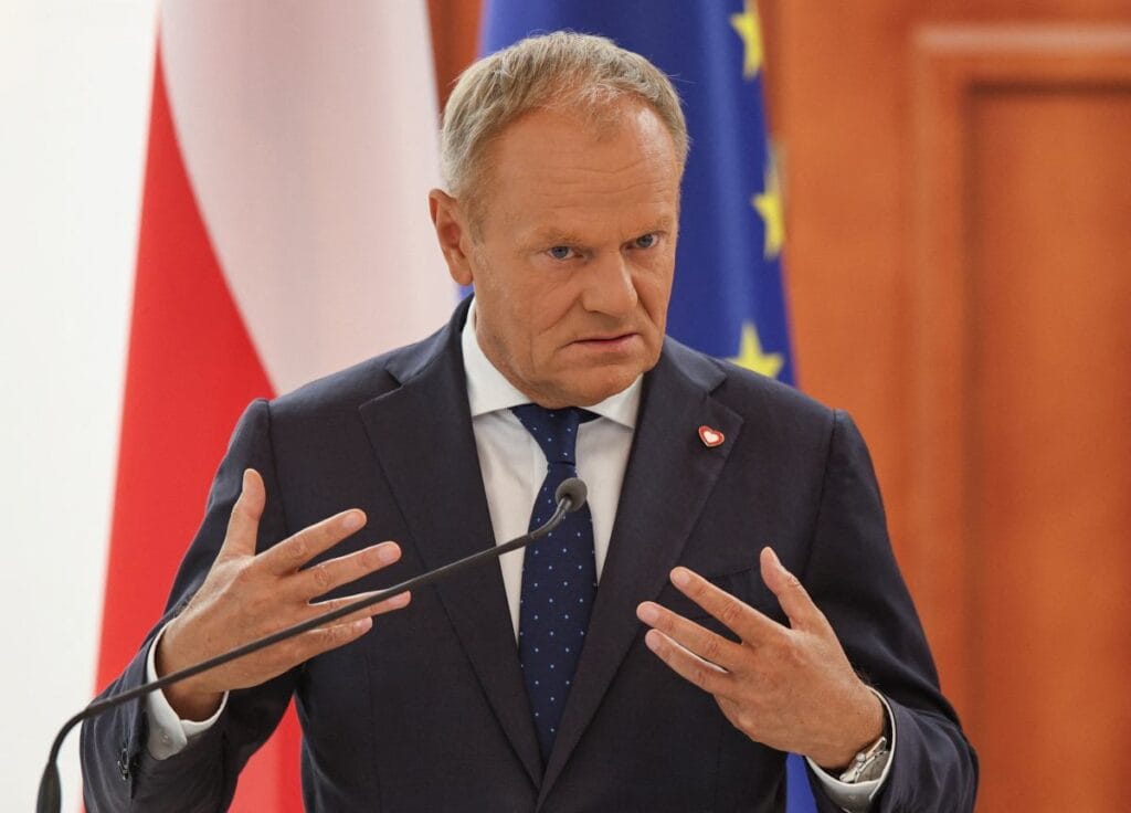 tusk milli guvenlik kurulu sonrasinda konustu polonya da maskeler dustu 10635