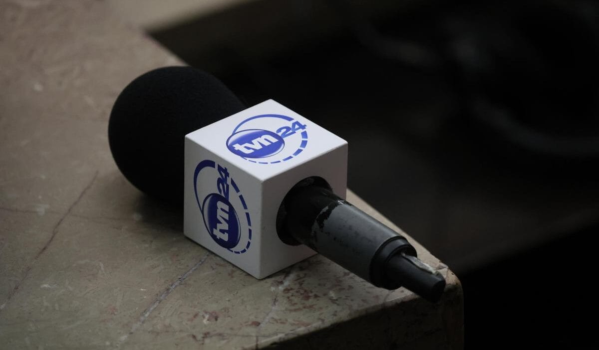 Tvn24 te canli yayinda surpriz gazeteci aniden izleyicilere dondu alkis koptu 13141