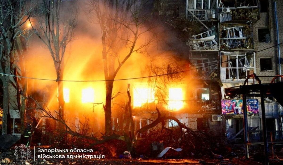 Ukrayna'da savaş. Ruslar bir köyü ele geçirdi. Diğer bölgelere doğru ilerlediler. 1 Ukrayna da savas ruslar bir koyu ele gecirdi diger bolgelere dogru ilerlediler 8567