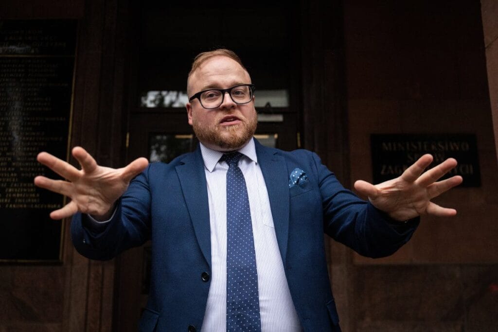 ukrayna da tek bir polonyali asker yok mu bu bir suiistimal bazi polonyalilar orada olacak 8708