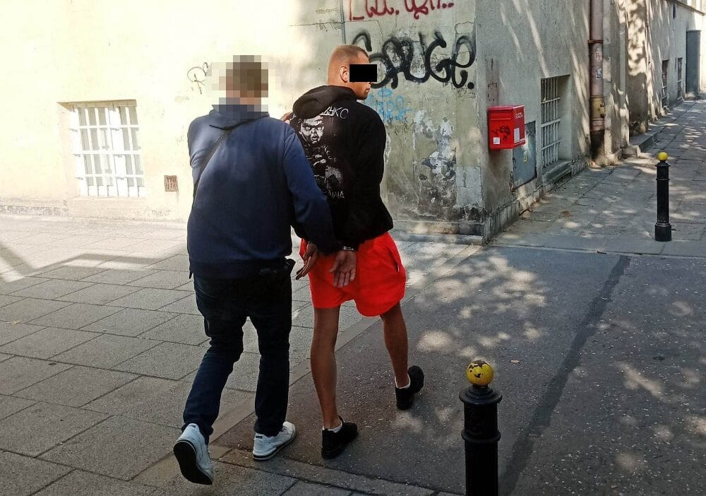 Ukrayna vatandaşlarını milliyetleri nedeniyle dövdüler ve hakaret ettiler 1 Ukrayna vatandaslarini milliyetleri nedeniyle dovduler ve hakaret ettiler 9809