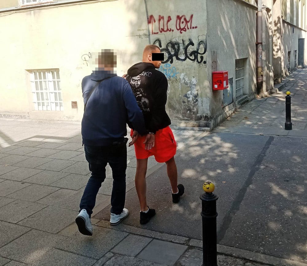 ukrayna vatandaslarini milliyetleri nedeniyle dovduler ve hakaret ettiler 9809