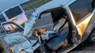 Ust gecitte bir seicento ile bir otobus kafa kafaya carpisti surucu sikisip kalmistir lpr helikopteri is basinda 12760