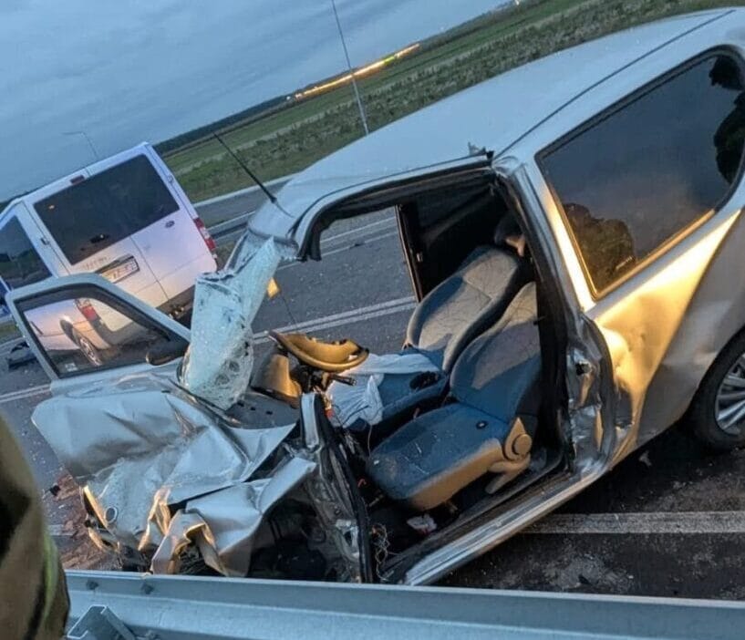 Ust gecitte bir seicento ile bir otobus kafa kafaya carpisti surucu sikisip kalmistir lpr helikopteri is basinda 12760