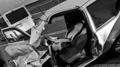 Ust gecitte trajik kafa kafaya carpisma seicento surucusu hastanede oldu yabanci otobus soforu tutuklandi 12871