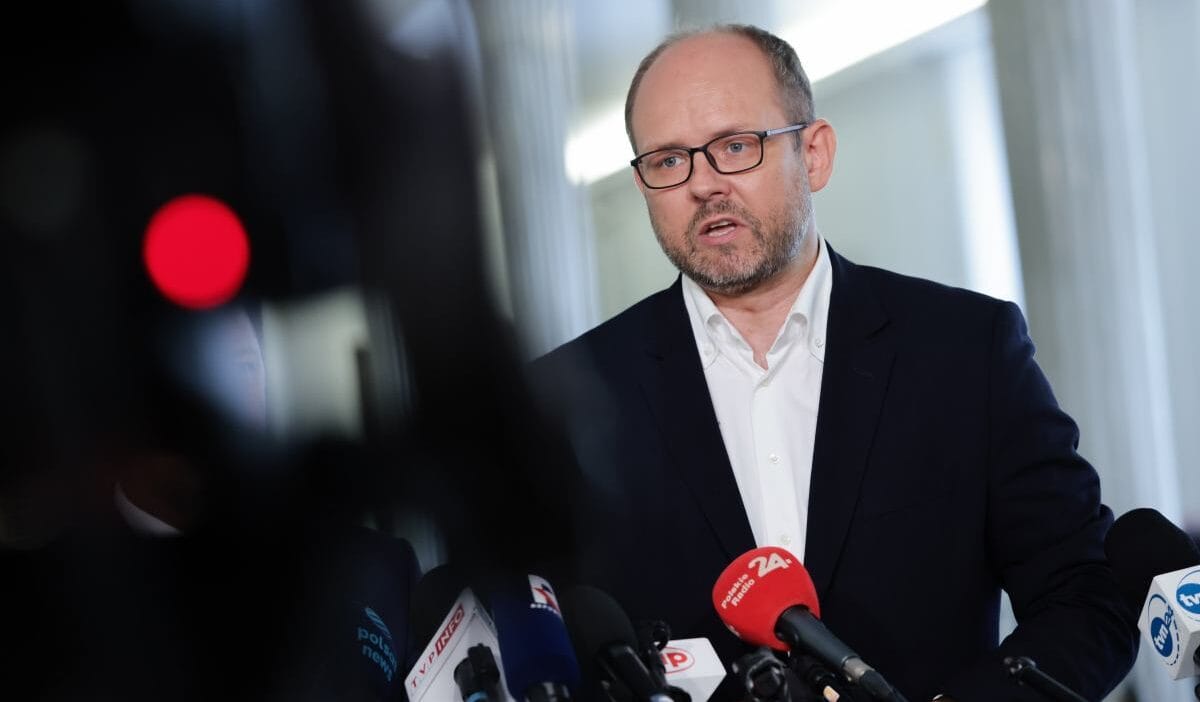 Uzlasma icin bir sans var sikorski buyukelciler konusunda geri adim mi atacak 11832