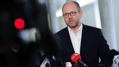 Uzlasma icin bir sans var sikorski buyukelciler konusunda geri adim mi atacak 11832