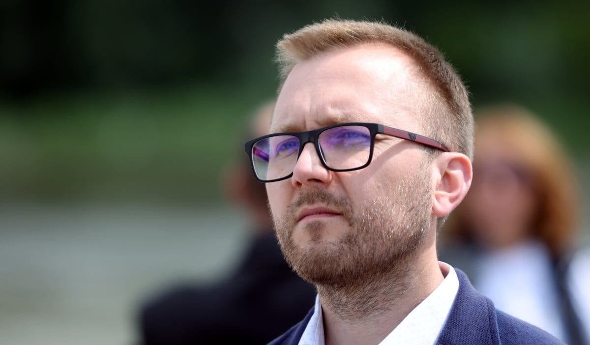 Varşova belediye binasında deprem. Başkan yardımcısı istifa etti. "ben böyle bir şey için imza atmadım". 1 Varsova belediye binasinda deprem baskan yardimcisi istifa etti ben boyle bir sey icin imza atmadim 11772