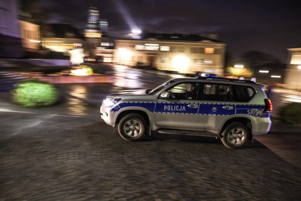 varsova da acimasiz dayak 18 yasindaki genc agir yarali olarak hastaneye kaldirildi hicbir sey hatirlamiyor 8666