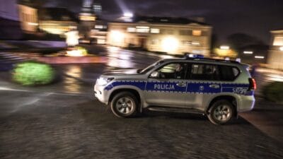 Varsova da acimasiz dayak 18 yasindaki genc agir yarali olarak hastaneye kaldirildi hicbir sey hatirlamiyor 8666