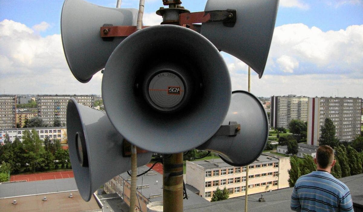 Varsova da aniden alarm sirenleri calmaya basladi sebebini biliyoruz 9530