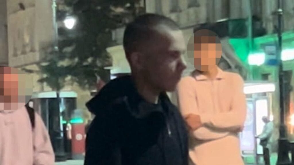 varsova da bir gencin arabasiyla bir cocuk kresine girdigi iddia edildi p daha sonra saldiriya ugradi bogulmaya basladim 8618